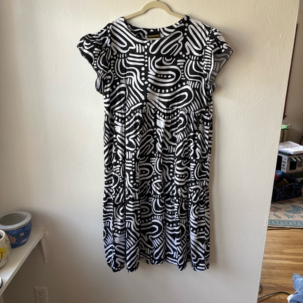 Nooworks Black and White Midi Dress